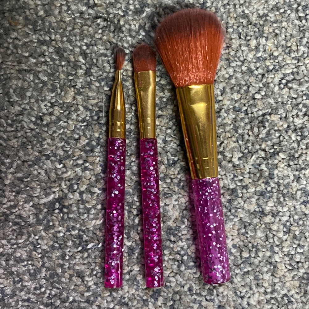 Mini makeup brushes